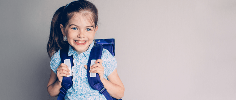 Enfant avec son cartable